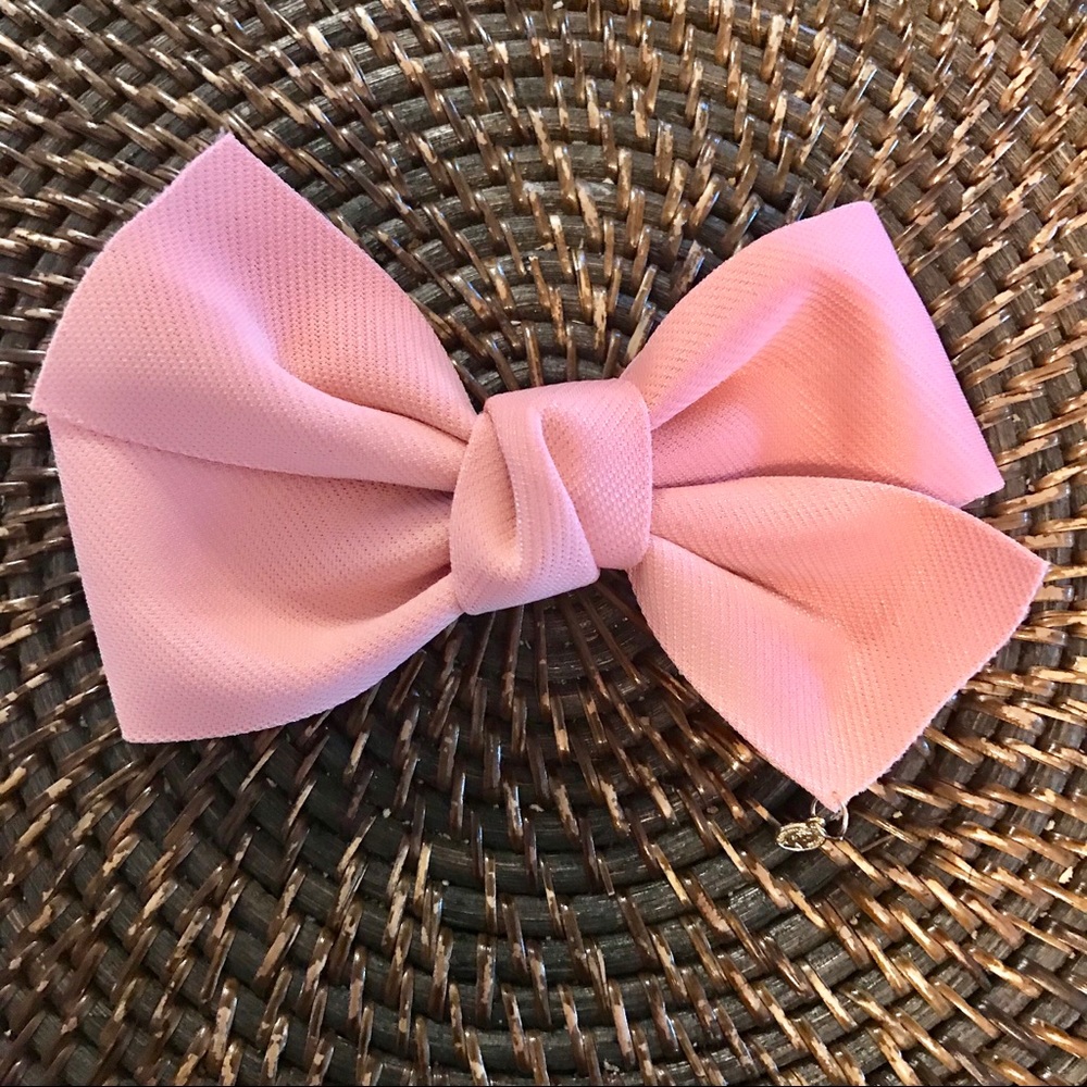 NWT Beautiful Pink Hair Clip-On Bow